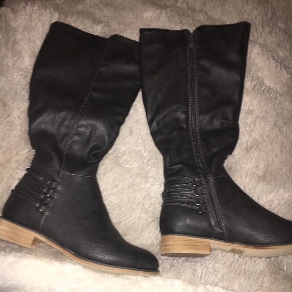 Brand New Charcoal Grey boots, size 7. - Picture 2 of 6